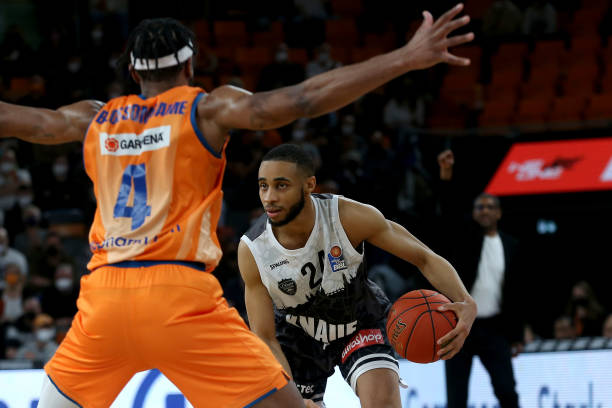 皮球在空中 皮球在空中